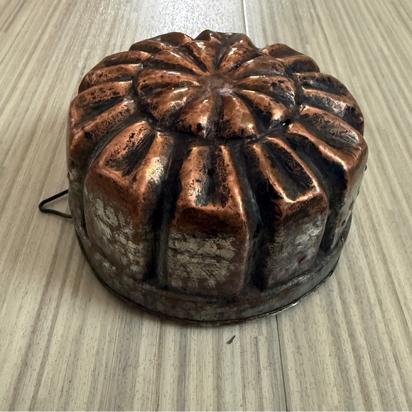 Vintage Copper Cake or Gelatin Mold - Picture 5 of 6